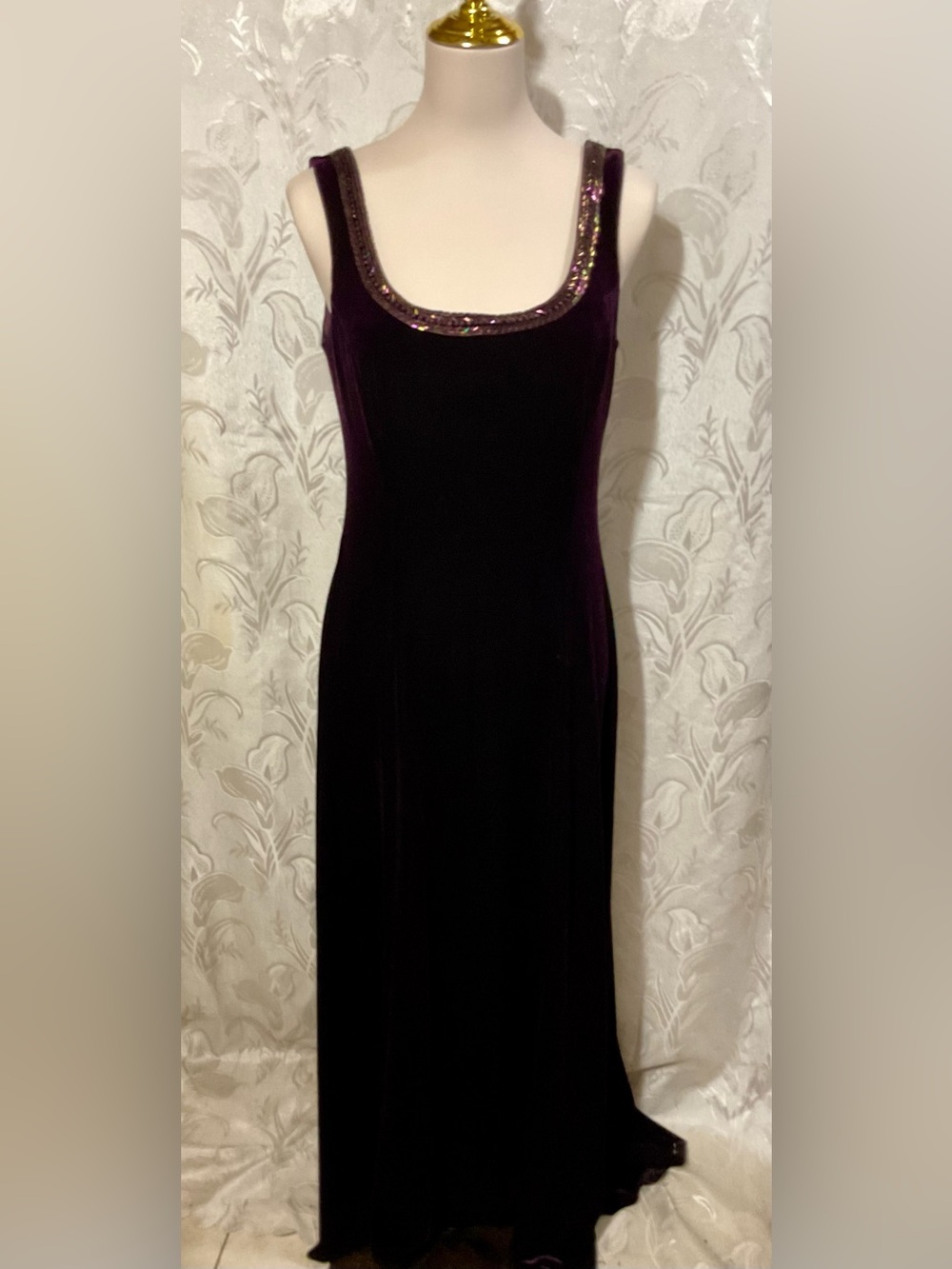 VTG Crimson By Lawrence Kurtz  Sleeveless Plum Velvet Beaded Gown Dress 10